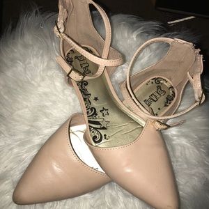 Nude Pointed Flats